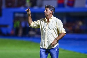 Grêmio vive ônus do título, mas Renato avisa: "Queremos a Libertadores de novo" Renato Gaúcho viu Grêmio com boa resposta diante do Cerro Porteño (Foto: Lucas Uebel / Grêmio, DVG)