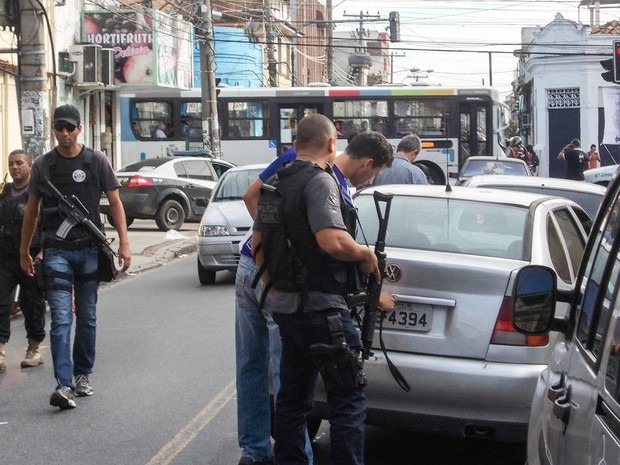 Polícia deflagra operação de combate a milicianos no Rio Arquivo.