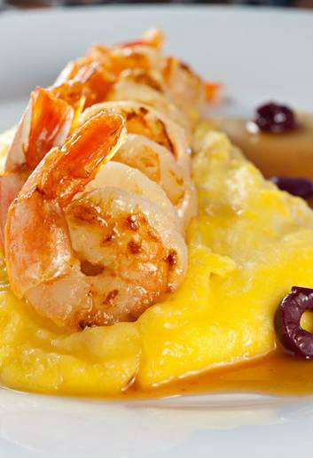 Camarões com laranja e purê defumado de batata baroa: boa pedida para o verão Camarões com laranja e purê defumado de batata baroa: boa pedida para o verão