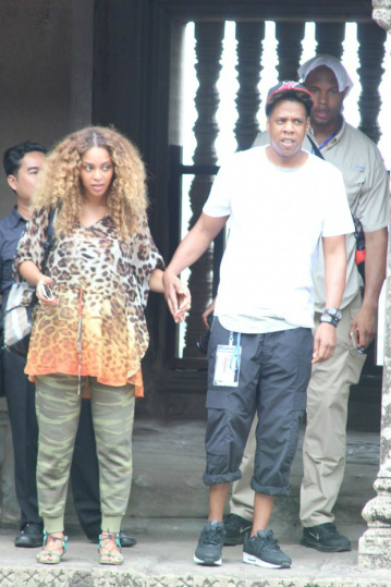 Grife brasileira pega carona no look usado por Beyoncé nas férias Beyoncé Knowles e Jay-Z curtem férias na Ásia (Foto: Reprodução do Instagram)
