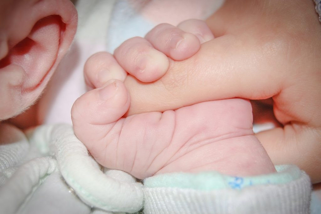 Projeto Dar a Luz: uma reflexão sobre amor materno e adoção Projeto Dar a Luz: uma reflexão sobre amor materno e adoção