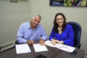Agronegócio e comércio tem relacionamento “umbilical”, diz presidente do Sindicato Rural Presidente do Sindicato Rural de Dourados, Lúcio Damália e presidente da Aced, Elizabeth Salomão (Foto: Assessoria)