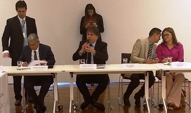 Prefeitos buscam apoio de deputados de MS na CCJ em favor da unificação das eleições Prefeitos buscam apoio de deputados de MS na CCJ em favor da unificação das eleições
