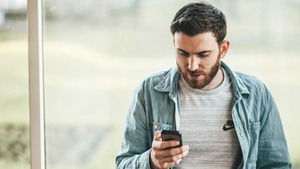 WhatsApp ganha função para remover status de administrador em grupos © Tom Holmes / Unsplash