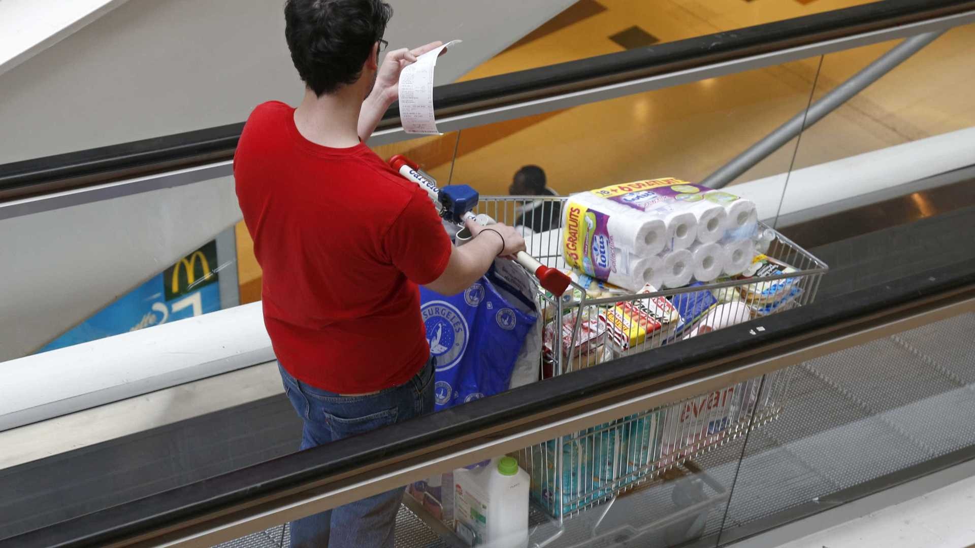 Varejo abre 2.300 lojas adaptadas à nova realidade de consumo do país Reuters