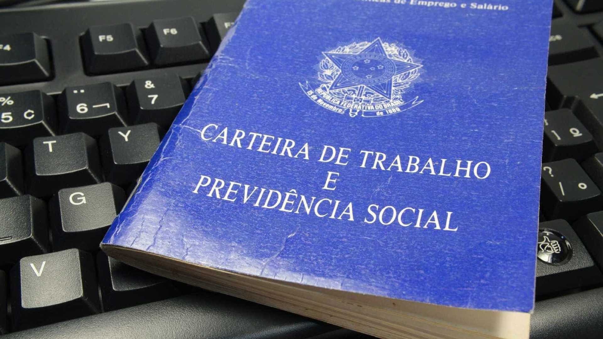 Projeto que limita salário será retomado Projeto que limita salário será retomado