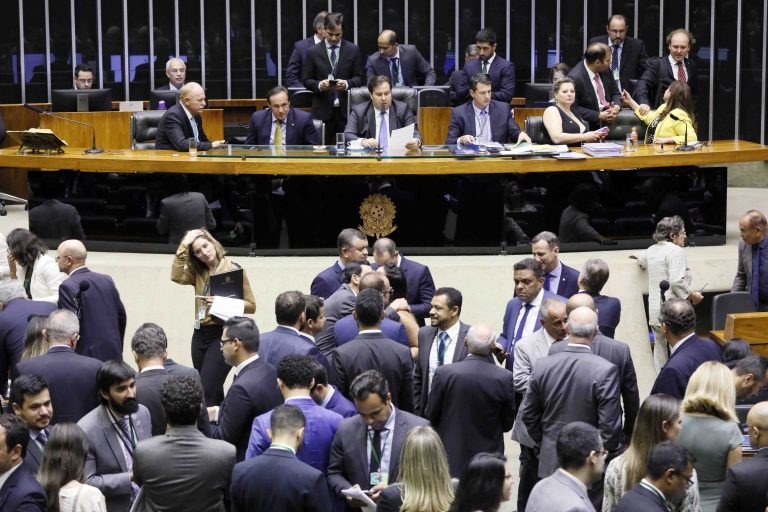 Entre as medidas previstas estão isolamento, quarentena e fechamento de rodovias e aeroportos para entrada e saída do País. Luis Macedo/Câmara dos Deputados