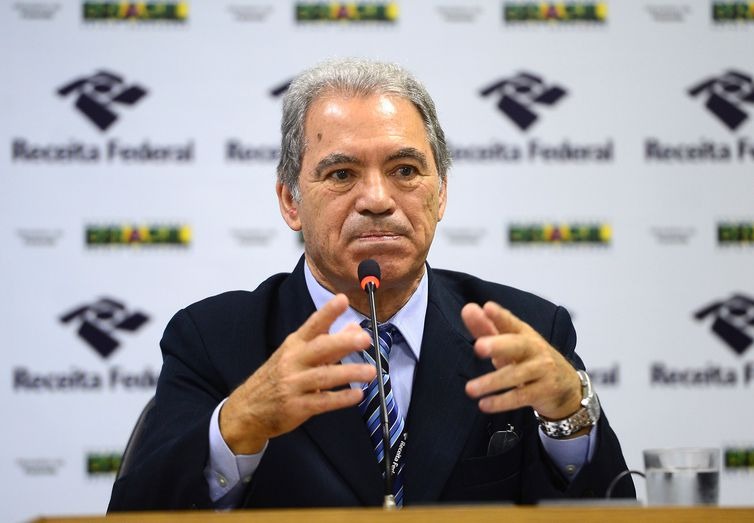 Receita espera por 14 milhões de declarações do IR até 30 de abril Para o supervisor nacional do Imposto de Renda, Joaquim Adir, a Receita está preparada para um fluxo intenso nos próximos dias - Elza Fiuza/Agência Brasil