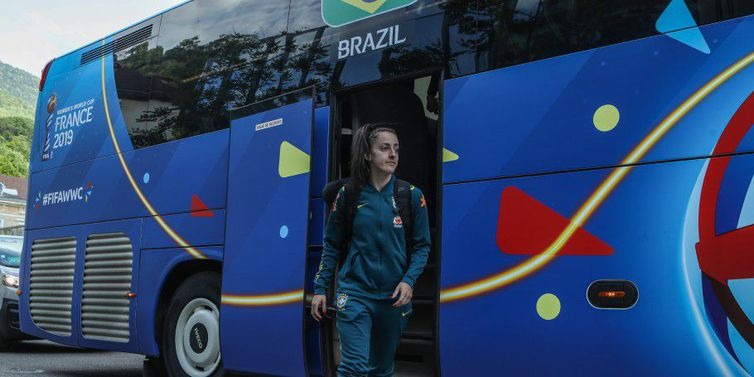 Seleção chega a hotel onde ficará hospedada em Grenoble, na Fança - Divulgação CBF