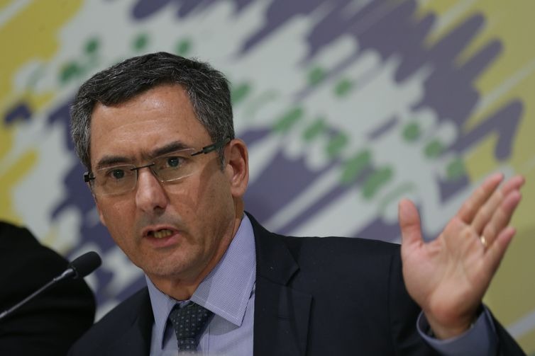 Governo pode adiar reajuste dos servidores federais O ministro Eduardo Guardia está em Washington para reuniões do FMI e do Banco Mundial - Arquivo/Fabio Rodrigues Pozzebom/Agência Brasil