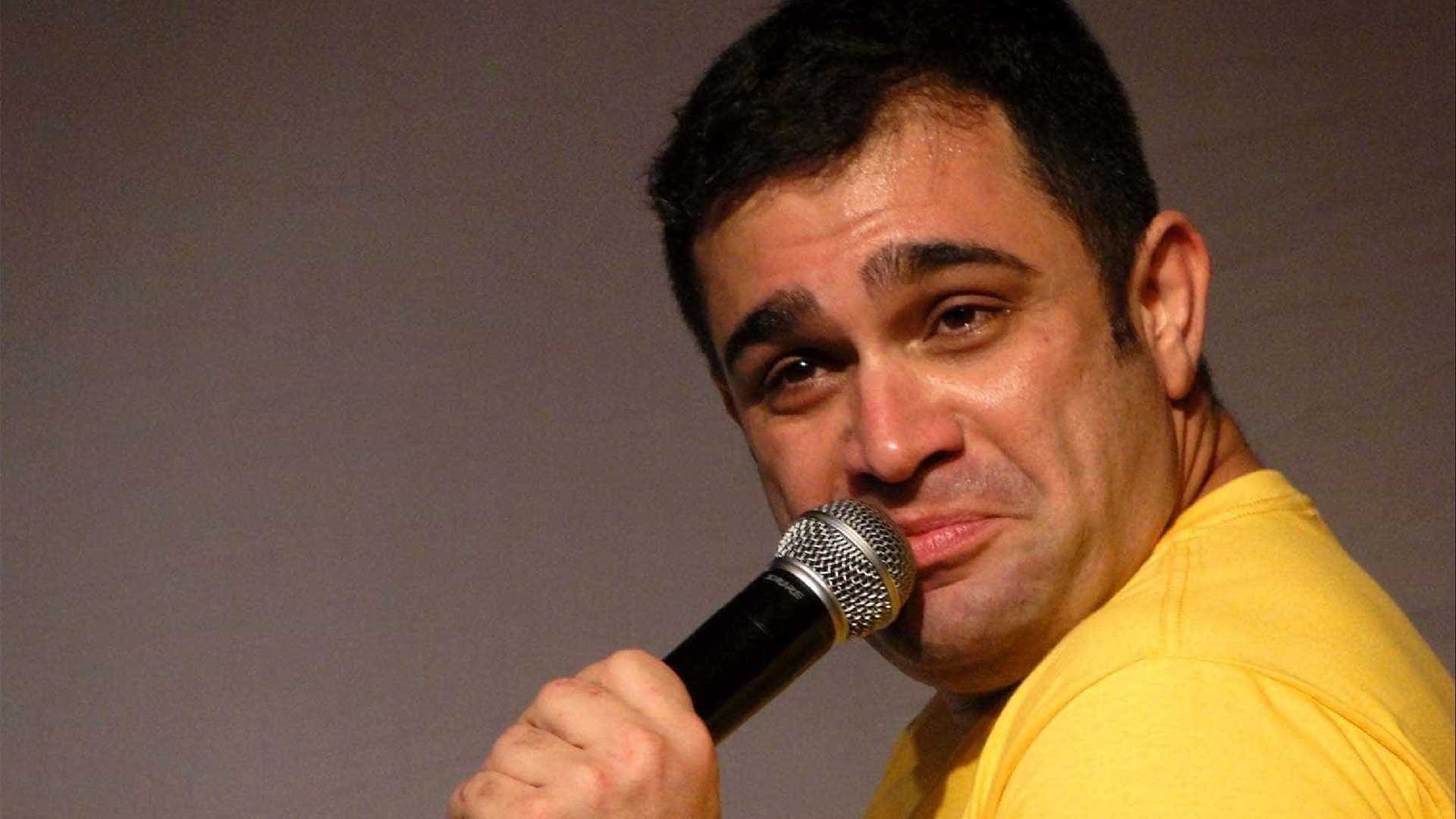Humoristas Tiago Barnabé e Evandro Santo sofrem acidente de carro Humoristas Tiago Barnabé e Evandro Santo sofrem acidente de carro