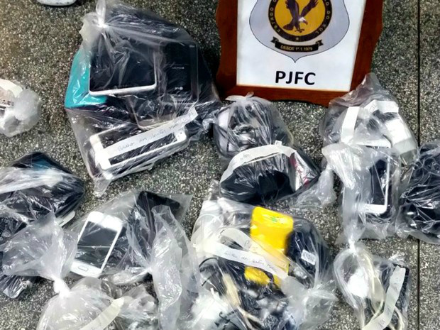 Agentes penitenciários apreendem tablet, 30 celulares e cocaína em MS Divulgação