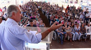 Governador garante entrega de 2,8 mil casas em Dourados até dezembro Governador garante entrega de 2,8 mil casas em Dourados até dezembro