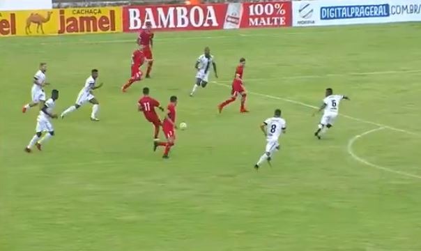 Jô perde pênalti, se recupera e marca dois na goleada colorada sobre o Novo