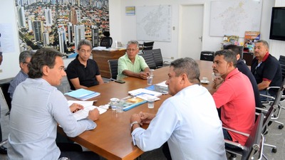 Prefeitura cede terreno para camelódromo usar como estacionamento para clientes