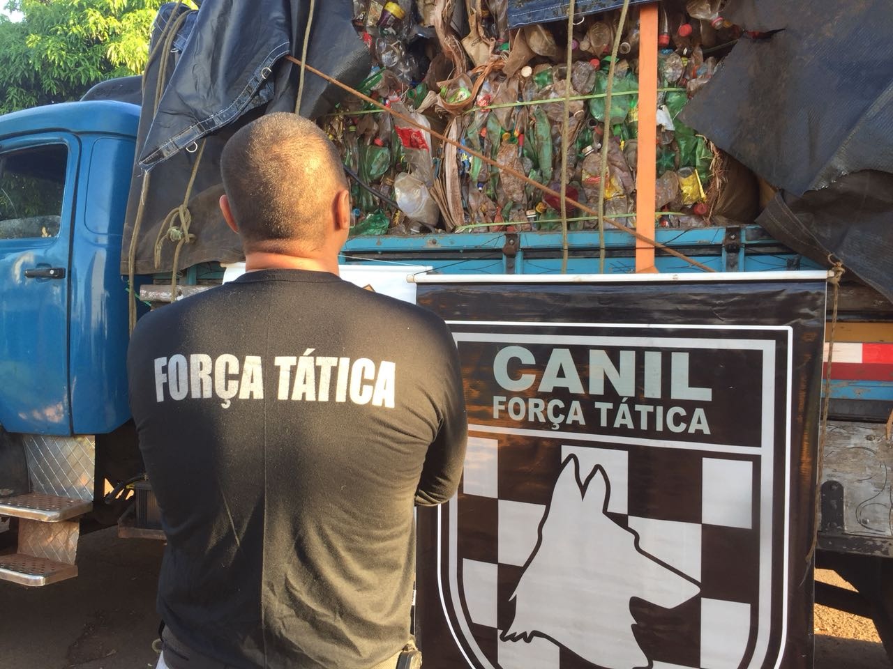 PM apreende carregamento de maconha em carga de lixo reciclável PM apreende carregamento de maconha em carga de lixo reciclável