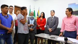 Emoção marca entrega de troféu dos jogos indígenas Emoção marca entrega de troféu dos jogos indígenas