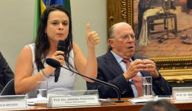 Janaína Paschoal rebate argumento de golpe em pedido de impeachment A advogada Janaína Paschoal e o jurista Miguel Reale Jr., autores do pedido de iimpeachment da presidenta Dilma Rousseff depõem na comissão especial que analisa a admissibilidade do processo (Foto:Fabio Rodrigues Pozzebom/Agência Brasil)