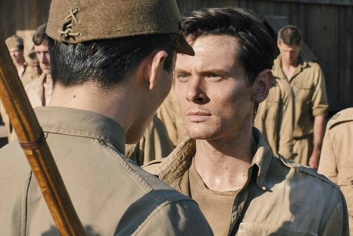 Cena do filme Invencível baseado na história de vida do atleta olímpico e sobrevivente da Segunda guerra mundial Louis Zamperini. (Foto:Divulgação)
