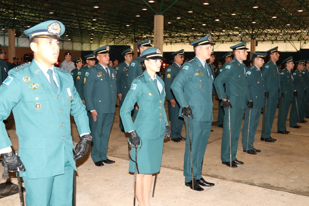 Polícia Militar homenageia autoridades que contribuíram com a instituição Polícia Militar homenageia autoridades que contribuíram com a instituição