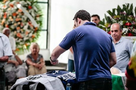 Família e amigos velam o corpo de Teori no TRF-4 em Porto Alegre Cristiane Mattos