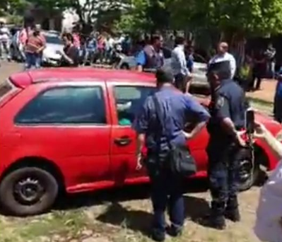 Um assaltante morre e outros dois são presos durante confronto com a polícia Um assaltante morre e outros dois são presos durante confronto com a polícia