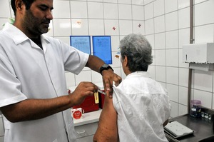 Com quatro mortes em MS, busca por vacina contra a gripe é intensa munização está acontecendo em 66 unidades de saúde em Campo Grande - Foto: Valdenir Rezende / Correio do Estado