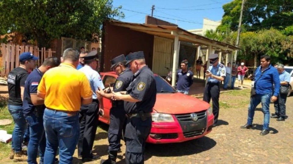 Um assaltante morre e outros dois são presos durante confronto com a polícia Um assaltante morre e outros dois são presos durante confronto com a polícia