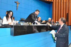 Aprovado isenção em concursos públicos para quem prestou serviço eleitoral Deputados aprovam cinco projetos na sessão ordinária desta quarta-feira
Foto: Luciana Nassar
