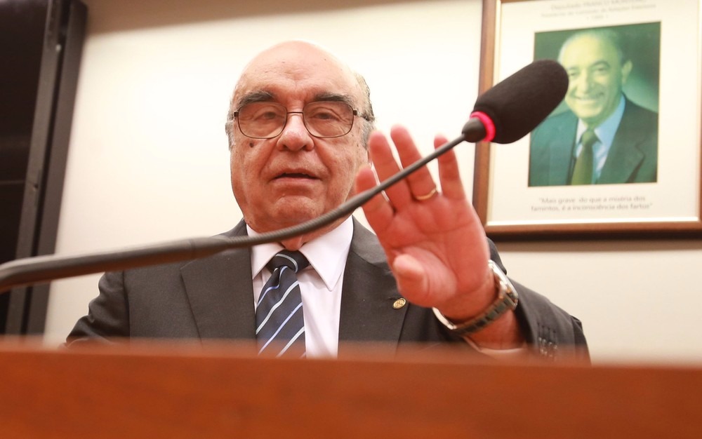 O deputado Bonifácio de Andrada (PSDB-MG), relator da denúncia contra Temer na CCJ (Foto: André Dusek/Estadão Conteúdo)