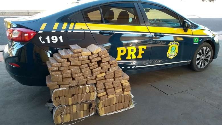 PRF apreende maconha com destino ao estado do Paraná PRF apreende maconha com destino ao estado do Paraná