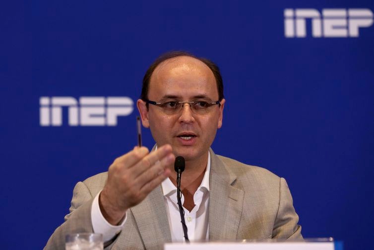 O ministro Rossieli Soares avalia segundo dia de provas do Enem 2018 - Wilson Dias/Agência Brasil