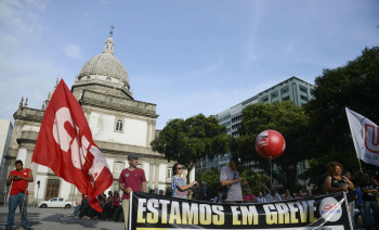 Sindicalistas em ato no Rio de Janeiro em novembro. FERNANDO FRAZÃO - AGÊNCIA BRASIL