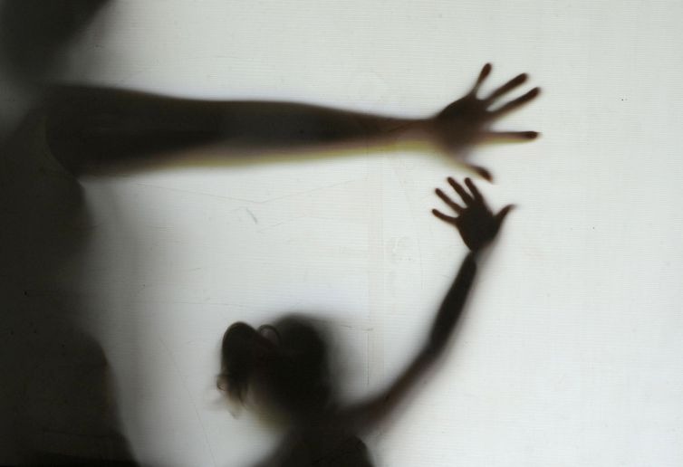 Disque 100 registra 142 mil denúncias de violações em 2017 Disque 100 registra 142 mil denúncias de violações em 2017