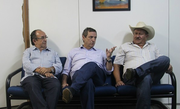 Internet em Bonito: Reinaldo e ministro inauguram 3G no dia 7 O ex-vice-prefeito Odilson Soares e o ex-vereador Ilson Casanova se reuniram com o diretor-presidente da Rádio e TV Educativa (RTVE) para discutir a agenda. (Foto;Divulgação)