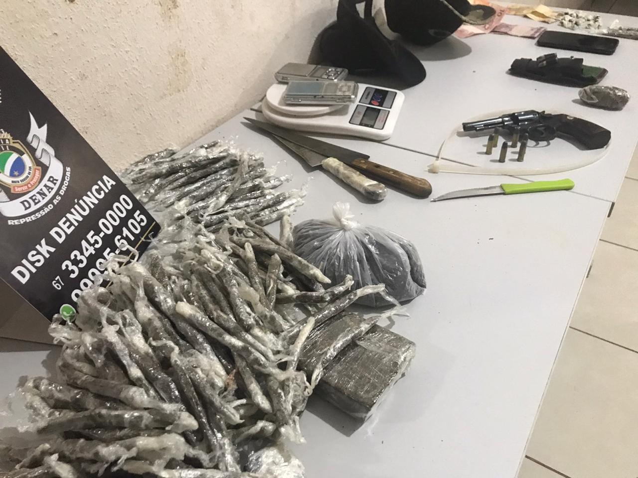 Denar prende dois traficantes que comercializavam drogas na Capital