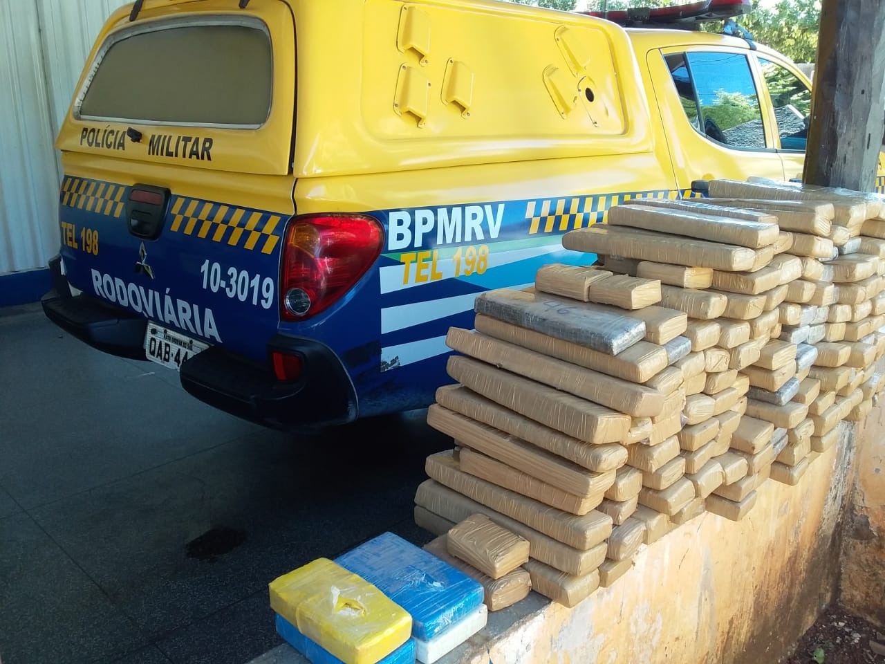 Motorista é preso com 159 kg de maconha, cocaína e crack dentro de caixa de som Motorista é preso com 159 kg de maconha, cocaína e crack dentro de caixa de som