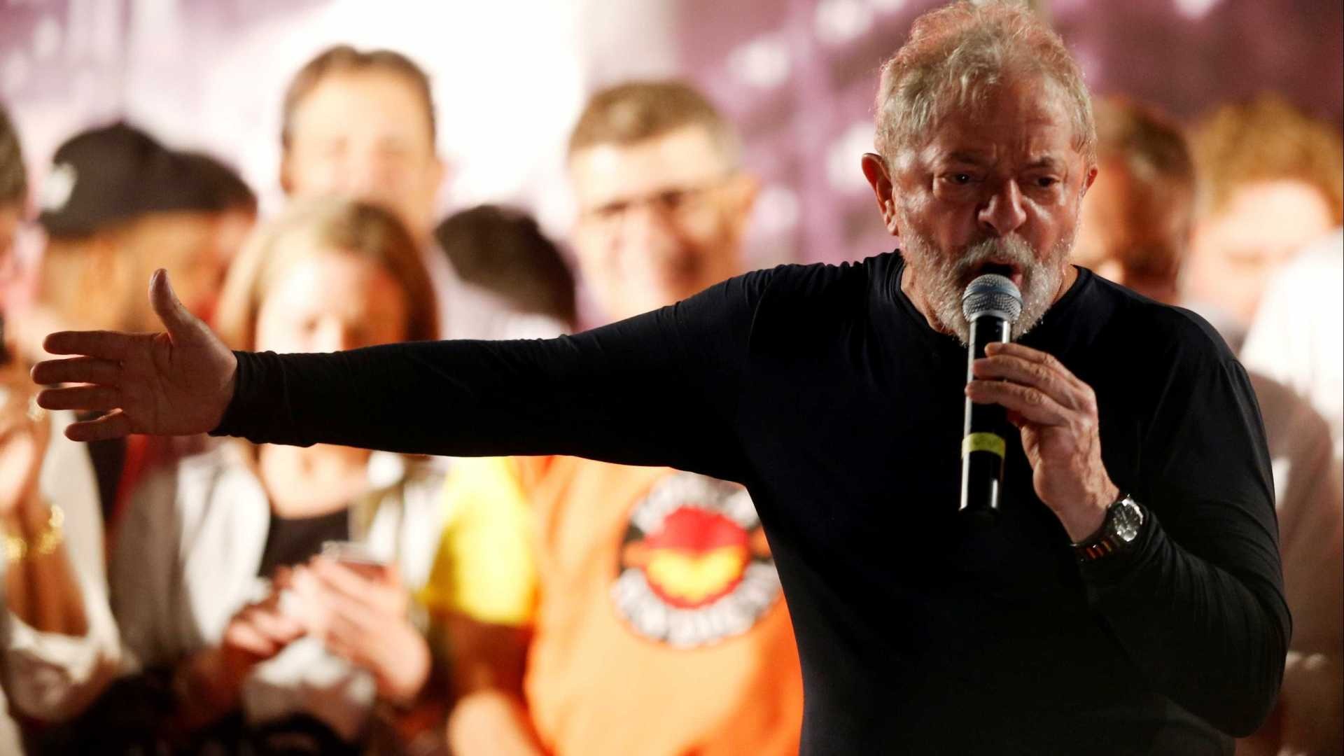Lula escreve nova carta na prisão e sugere que Moro desacata o STF Lula escreve nova carta na prisão e sugere que Moro desacata o STF