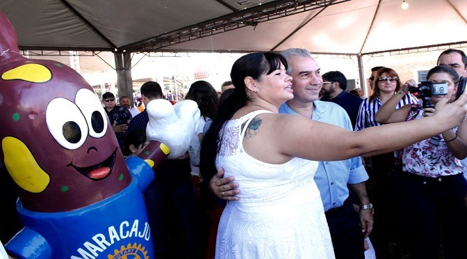 Governador destaca parceria do Estado para a realização da Festa da Linguiça de Maracaju Governador prestigia festa e cumprimenta visitantes