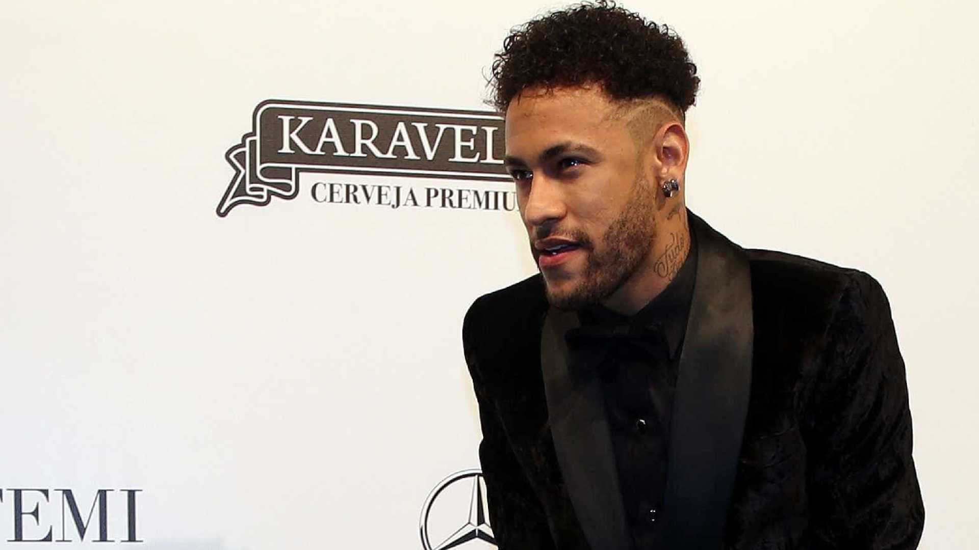 Neymar passa por avaliação e já pode tirar imobilização do pé Paulo Whitaker/Reuters