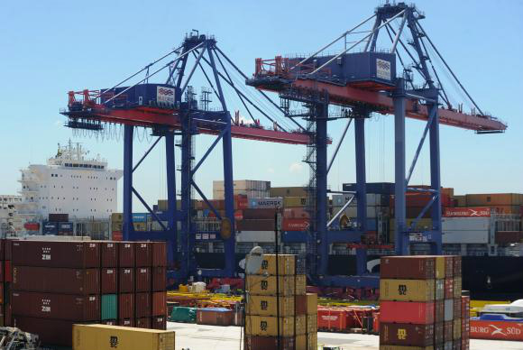 Balança: superávit de US$ 4,4 bilhões é o maior para março desde 1989 O saldo positivo resultou em US$ 15,994 bilhões em exportações e US$ 11,559 de importações (Foto:Arquivo/Tânia Rêgo/Agência Brasil)