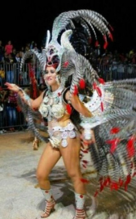 Carnaval de Campo Grande deverá custar mais de R$ 300 mil aos cofres públicos Passista em desfile. (Foto: Arquivo)