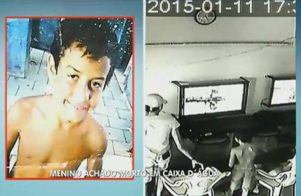 Imagens de circuito interno de uma LAN house mostram o garoto na companhia de um rapaz. O homem aparece dando dinheiro a Kauã e indo embora. O garoto se despede de alguém e sai em seguida
Foto: Reprodução/ Rede Record