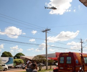Jovem é baleado no rosto enquanto andava de bicicleta na Rua da Divisão Helicóptero da PM faz buscas pela região atrás do suspeito - Bruno Henrique