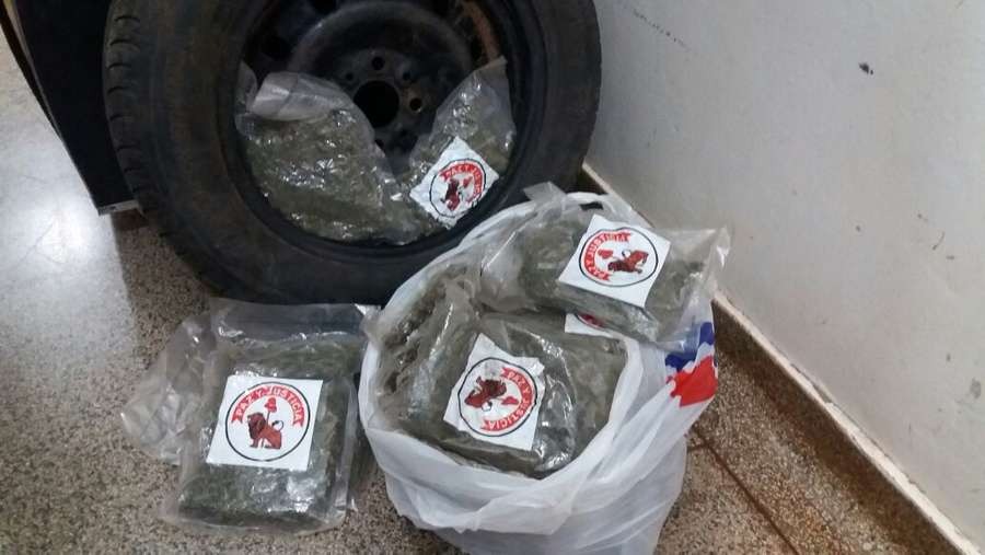 Francês é preso com maconha escondida em estepe de carro Osvaldo Duarte