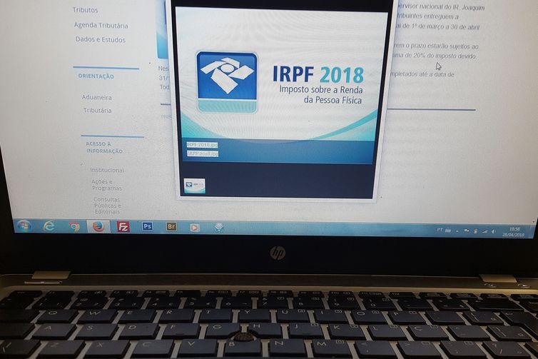 Número de envios de declarações do IR supera expectativa da Receita Foto: Marcelo Casal/Agência Brasil