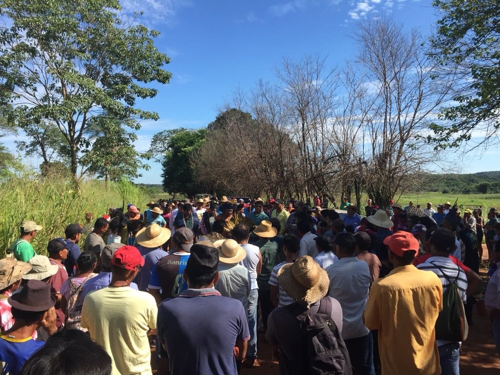 Protesto contra a decisão do STJ que não reconhece a região do Buriti (MS) como terra indígena (Foto: Gerson Pinto Alves/CTL/Divulgação)