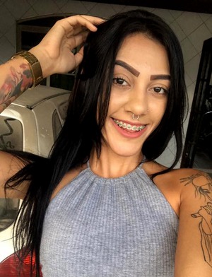 Jovem morta após baile funk fez apelo a motorista: 'Para de correr' Giovana Ferreira tinha 18 anos e voltava de baile funk quando morreu, em Praia Grande (SP) (Foto: Arquivo Pessoal)