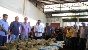 Prefeitura entrega equipamentos de segurança a trabalhadores