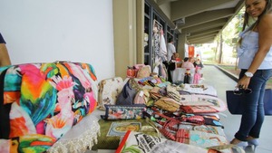 Exposição de artesanatos no paço municipal destaca produtos para o dia das mães